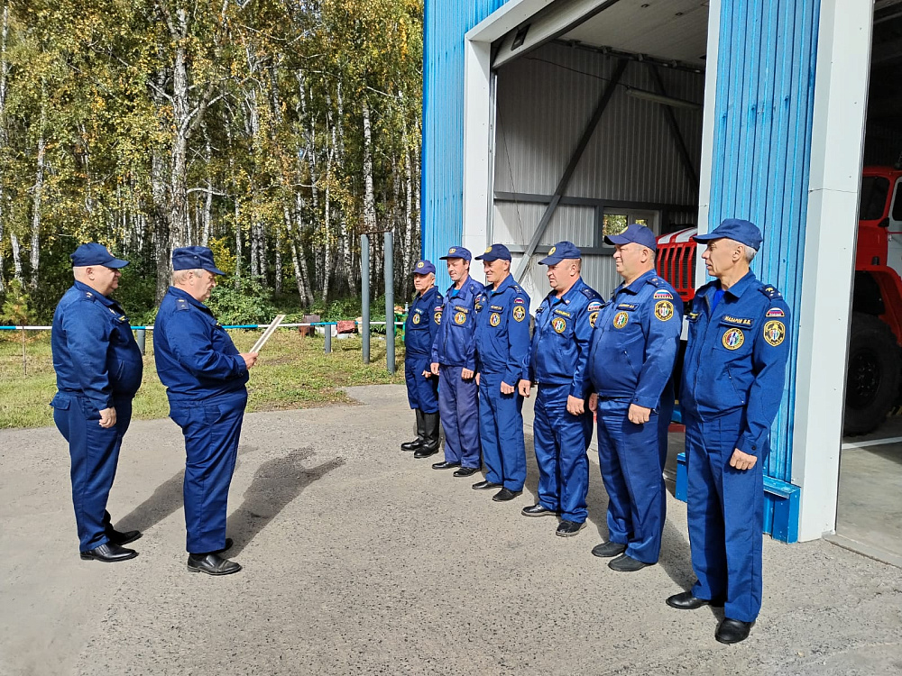 Сотрудник противопожарной службы. Муслюмово работники пожарной части.