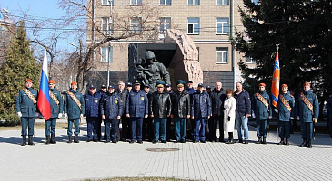 Новосибирские огнеборцы почтили память коллег, погибших при исполнении служебного долга
